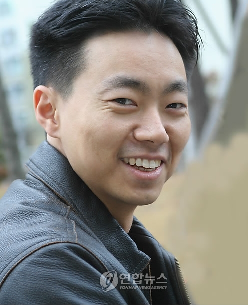 세상에서 가장 작은 적혈구 크기의 전기운동학적 펌프를 개발한 한ㆍ미공동연구팀의 포스텍(포항공과대) 이상현 박사.