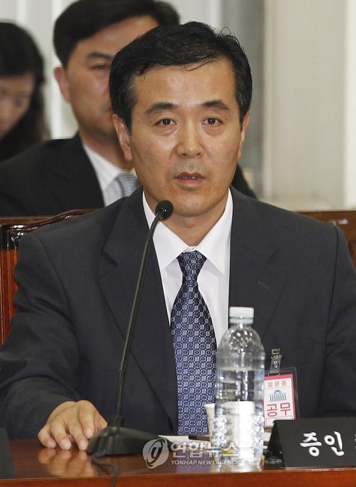 23일 오후 국회 행정안전위원회에서 열린 조현오 경찰청장 내정자에 대한 인사청문회에서 증인으로 참석한 채수창 전 서울 강북경찰서장이 답변을 하고 있다.