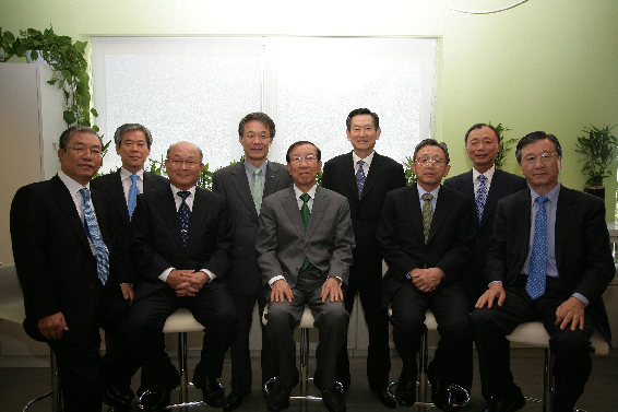 사진 왼쪽부터 박종식 전 삼성지구환경연구소 소장, 윤봉태 GS칼텍스 상임고문, 김종욱 한미파슨스 감사, 김종훈 한미파슨스 회장, 민경조 전 코오롱그룹 부회장, 노기호 LG화학 고문, 이방주 JR자산관리 회장, 서요원 미성산업개발 사장, 조영철 전 동부 사장