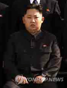 30일 북한 조선중앙통신이 보도한 김정은 중앙군사위원회 부위원장. 이 사진은 평양 금수산기념궁전에서 당 중앙기관 성원 및 제3차 노동당 대표자회 참가자들과 기념촬영을 하고있는 장면이다. 김 부위원장의 성년사진은 처음 공개됐으며 정확한 촬영일시는 밝히지 않았다.